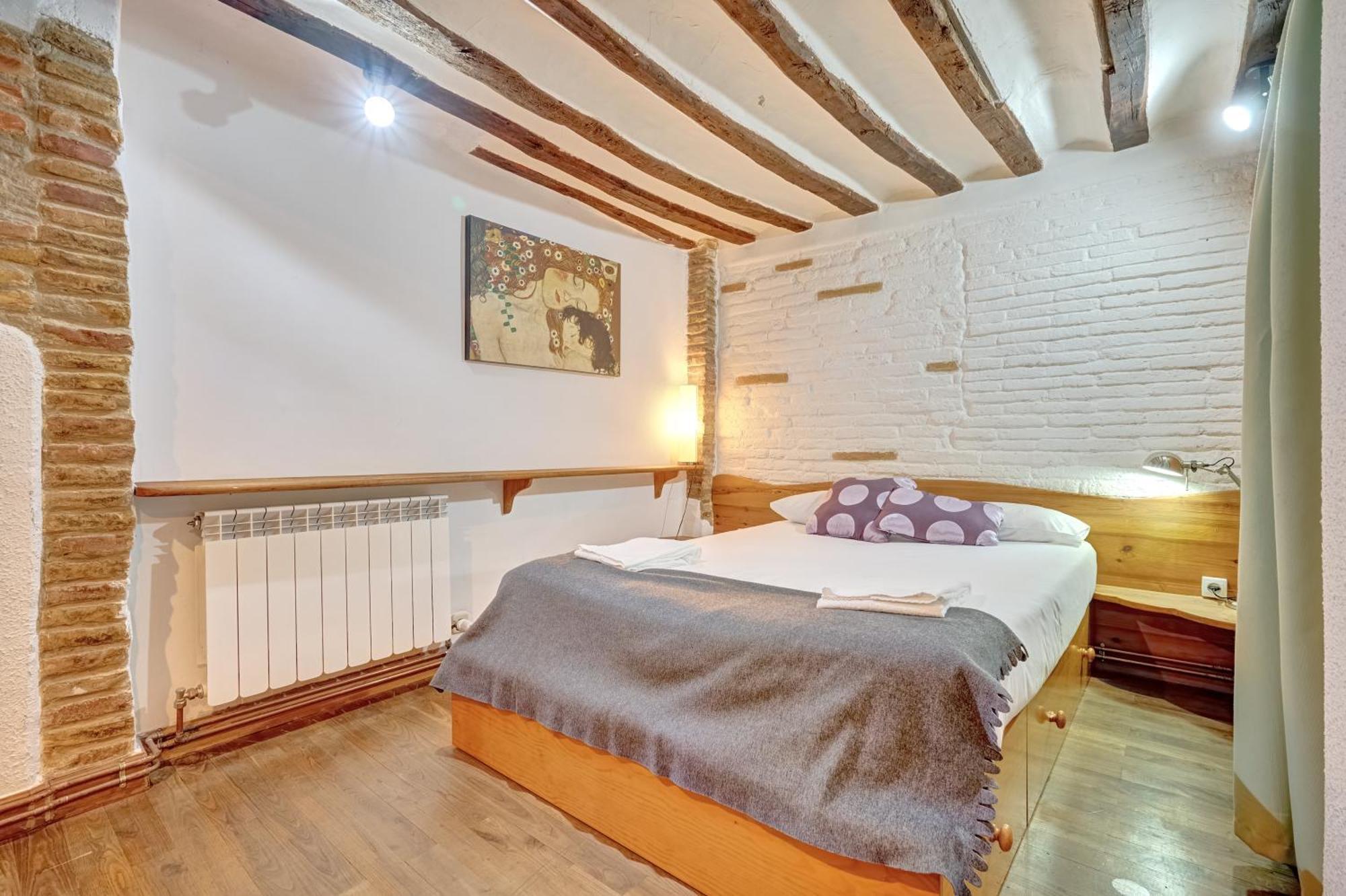 Casa Ana Mari Ii Piso En El Casco Viejo *